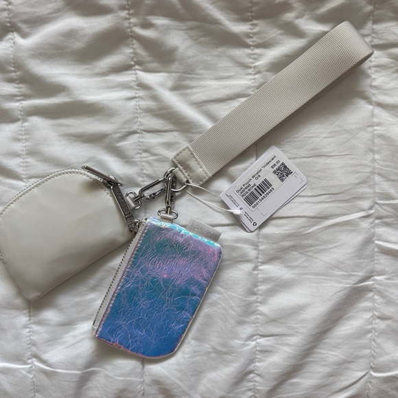 30 Lululemon Dual Pouch Wristlet - Iridescent Bone - Picture 6 of 7